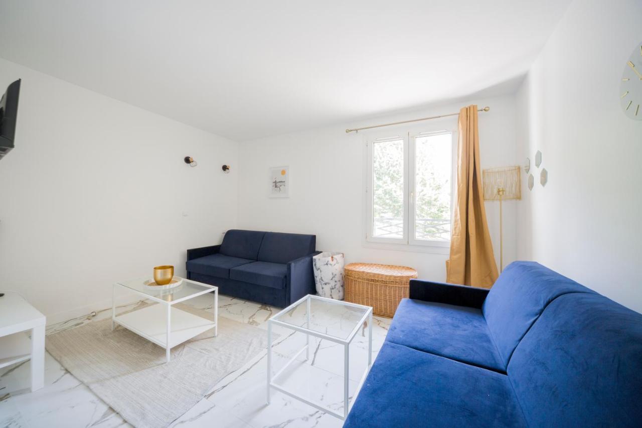 - Luxury Apartment *